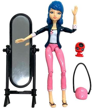 cuarto-de-marinette-figuras-ladybug
