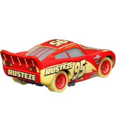 disney-pixar-cars-night-racing-mcqueen