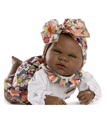 muneca-kenia-braguita-flores-y-camisa-blanca