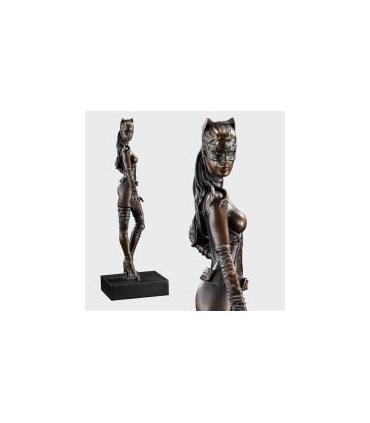 escultura-de-bronce-de-catwoman