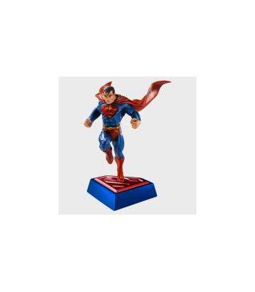 escultura-de-la-edicin-de-cmic-de-superman