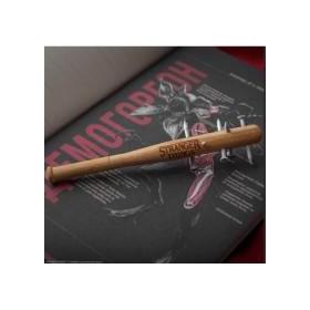 boligrafo-con-pin-bate-con-clavos-stranger-things