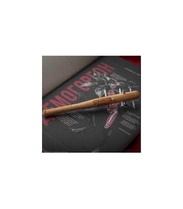 boligrafo-con-pin-bate-con-clavos-stranger-things