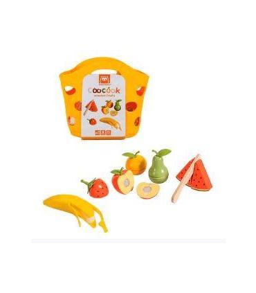 frutas-de-madera-con-cuchillo-de-juguete