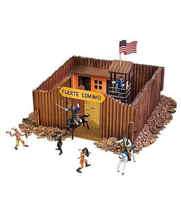 fuerte-de-madera-comansi-con-figuras